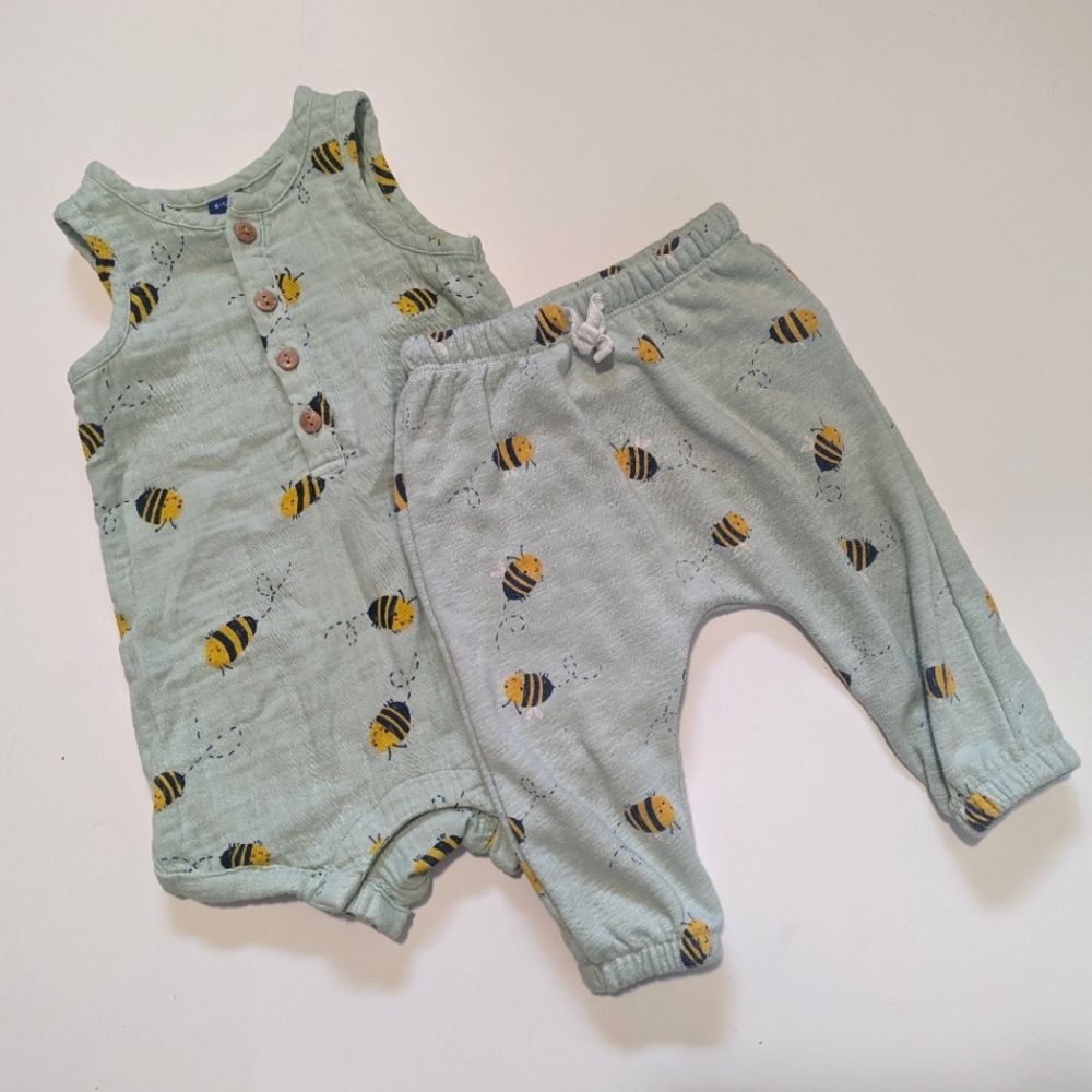 Old Navy | Bees Play Romper and Joggers Set 6-12m 🐝 EUC